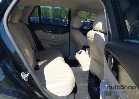 2016 Mercedes-Benz Glc 300 z USA, uszkodzony, nr VIN WDC0G4JB1GF051690